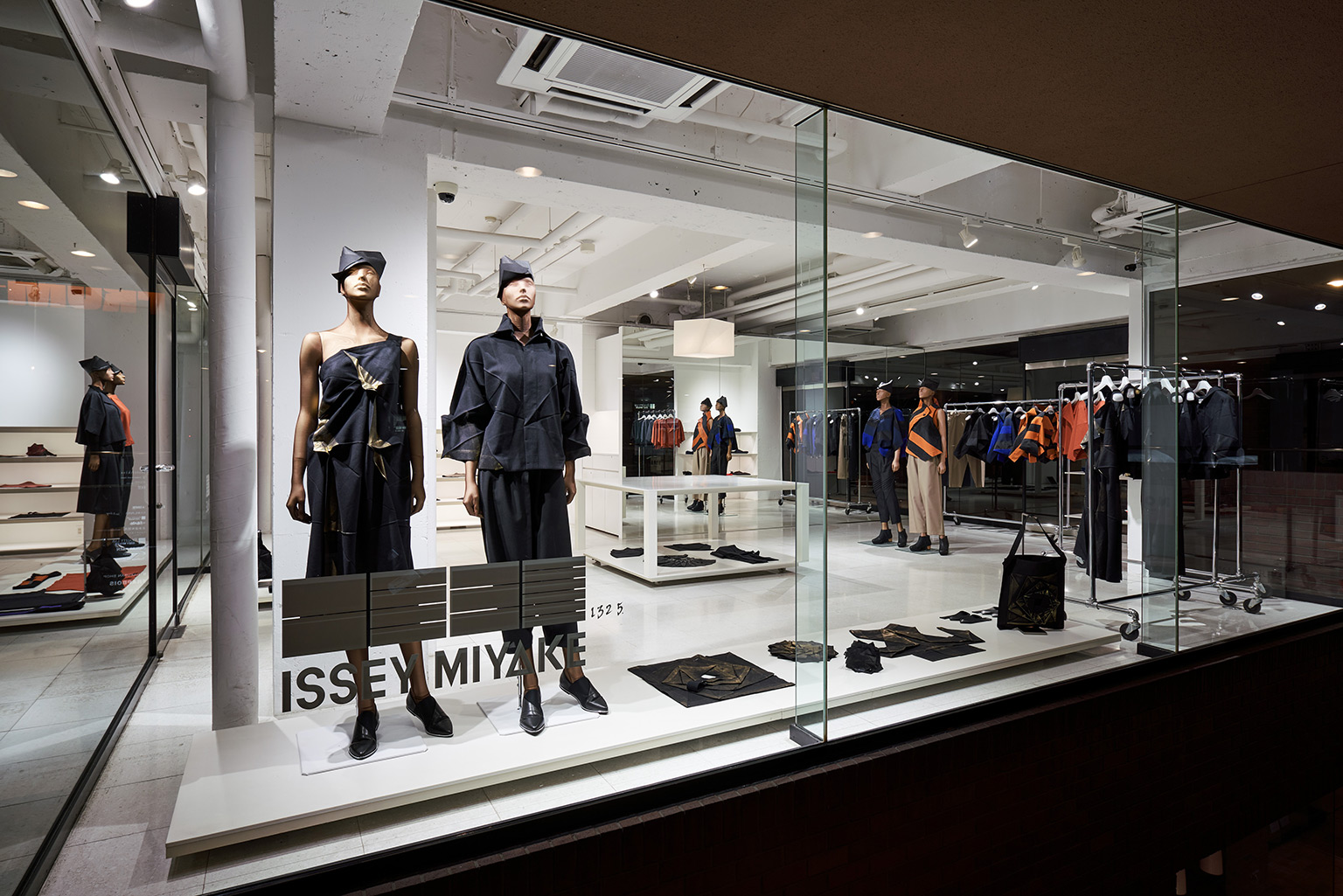 132 5. ISSEY MIYAKE