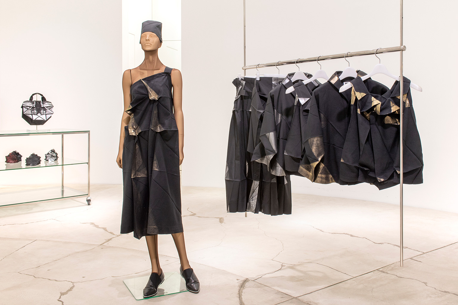 132 5. ISSEY MIYAKE