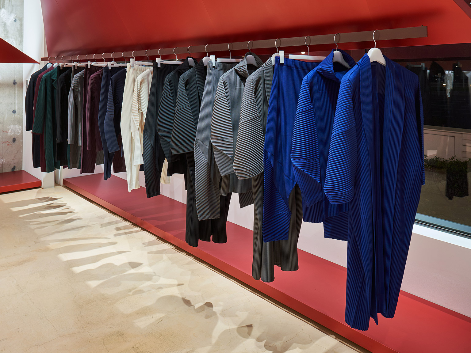 HOMME PLISSÉ ISSEY MIYAKE