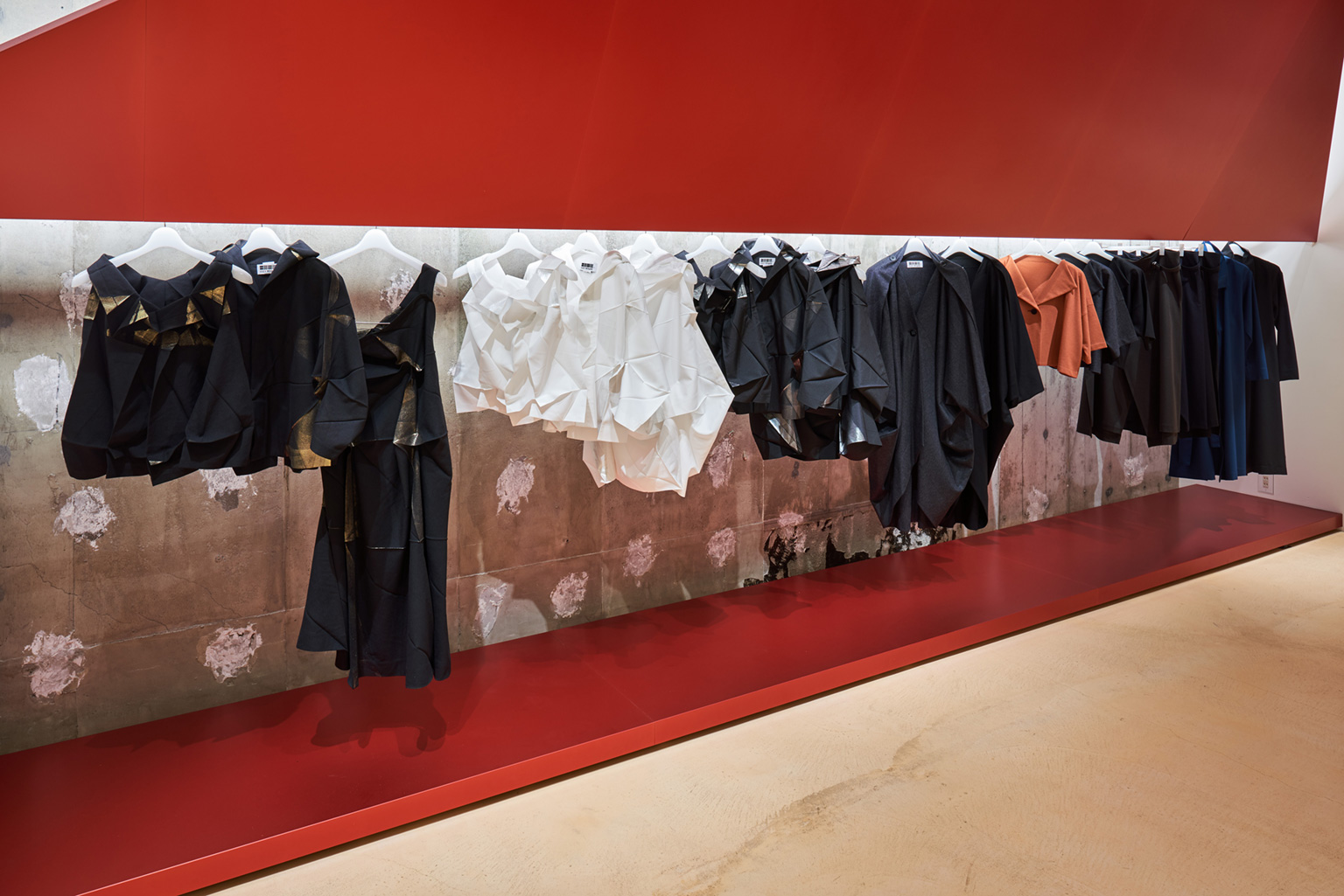 132 5. ISSEY MIYAKE
