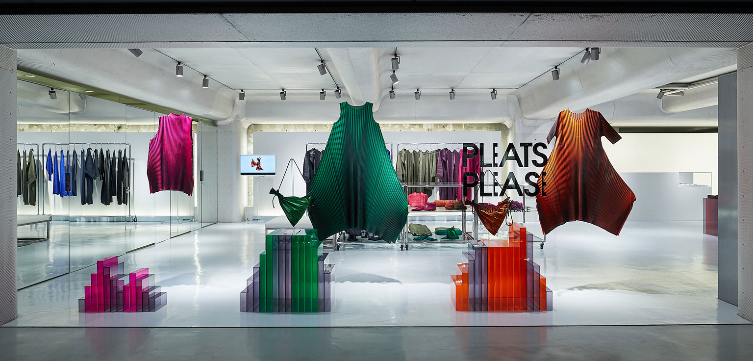PLEATS PLEASE ISSEY MIYAKE / AOYAMA