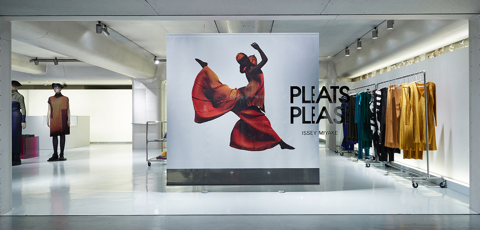 PLEATS PLEASE ISSEY MIYAKE / AOYAMA