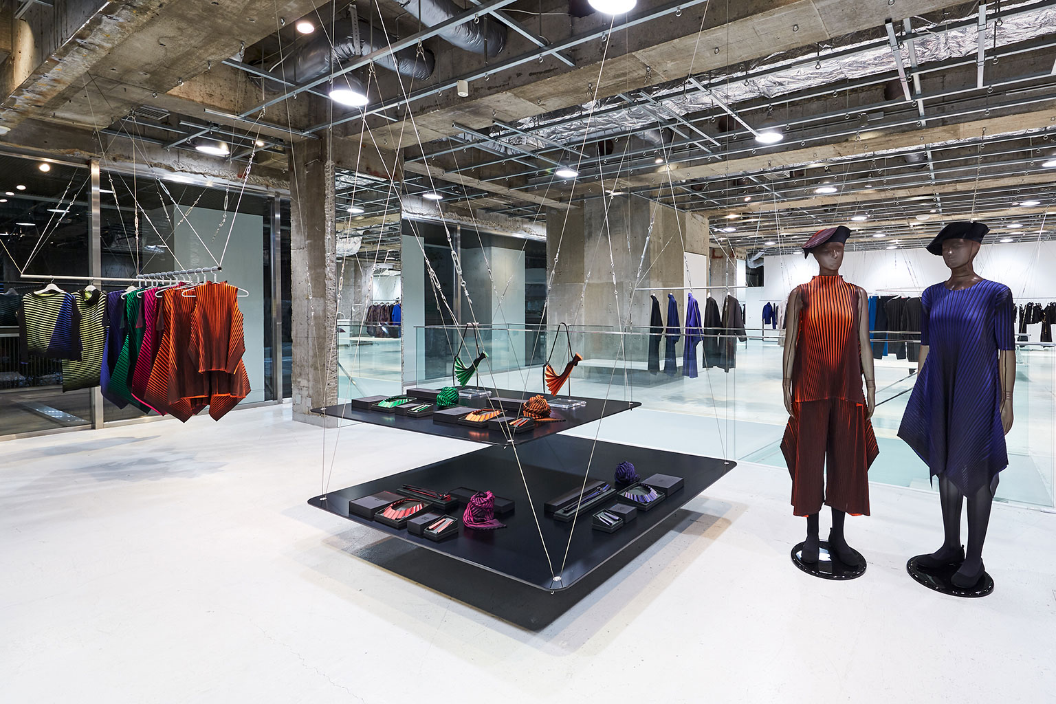 PLEATS PLEASE ISSEY MIYAKE