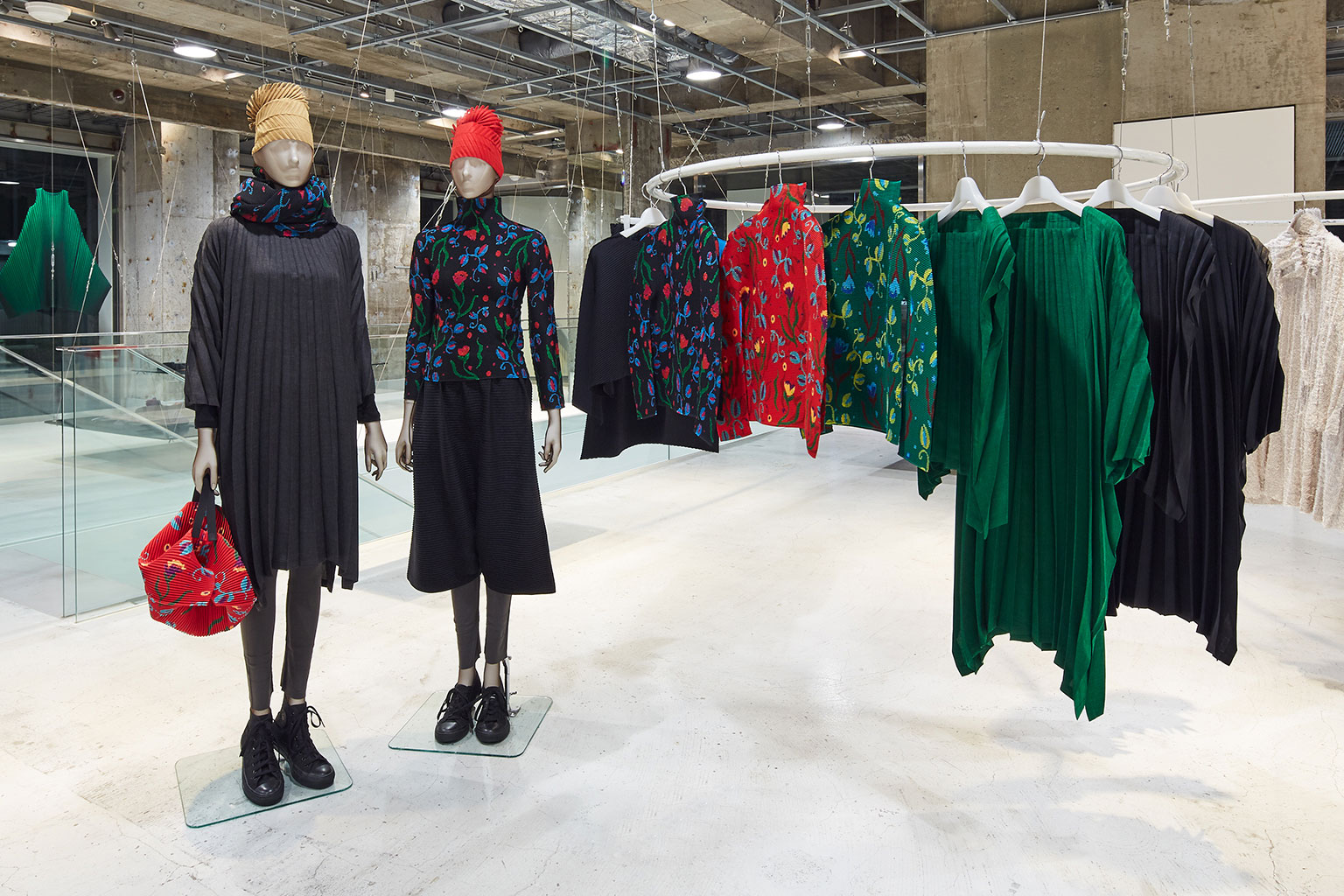 me ISSEY MIYAKE / AOYAMA