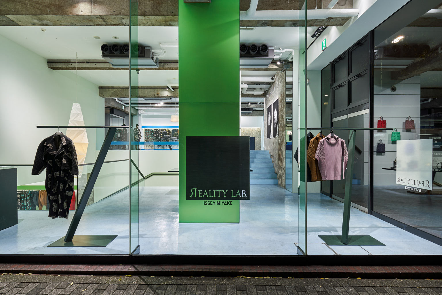 REALITY LAB. ISSEY MIYAKE