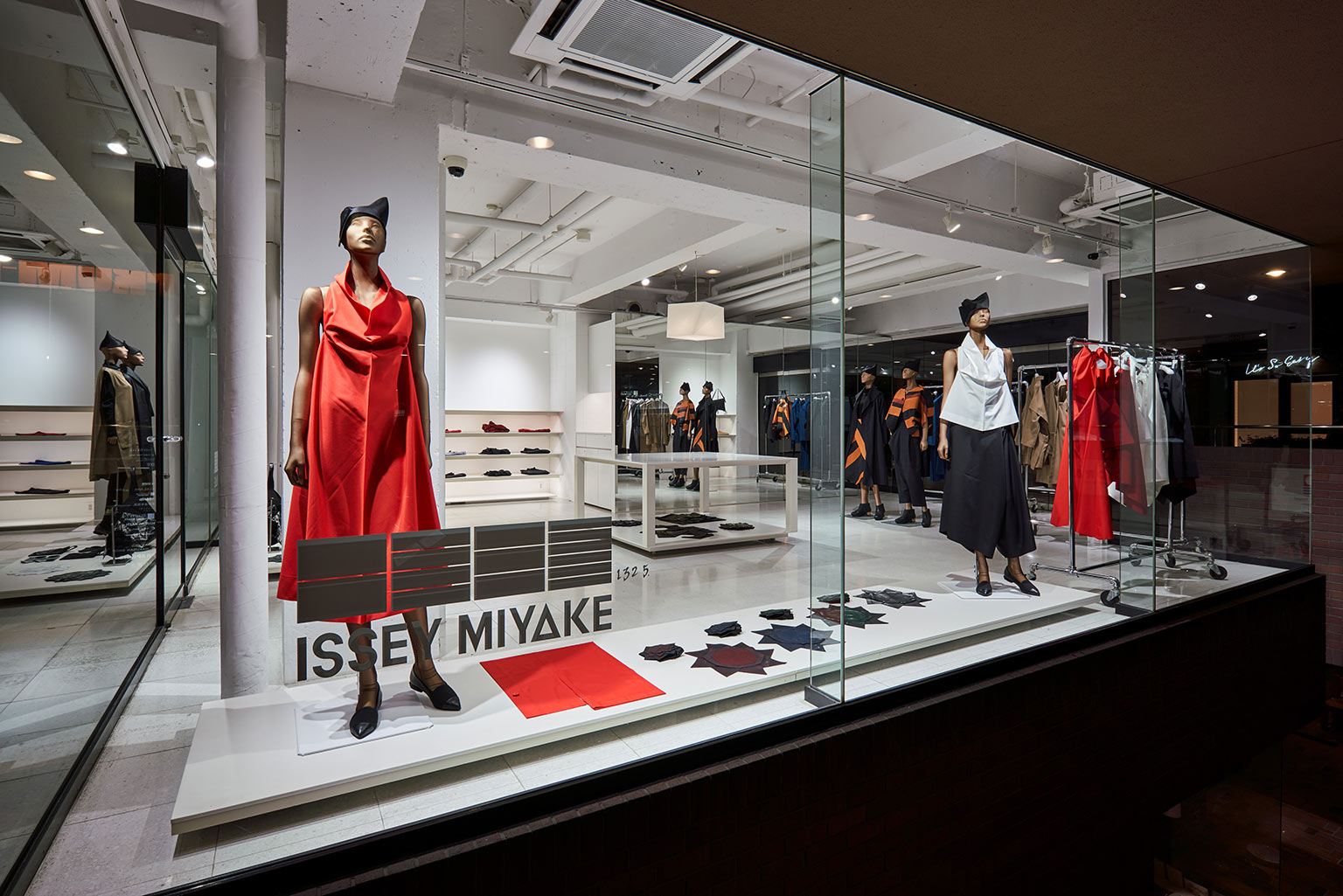 REALITY LAB. ISSEY MIYAKE