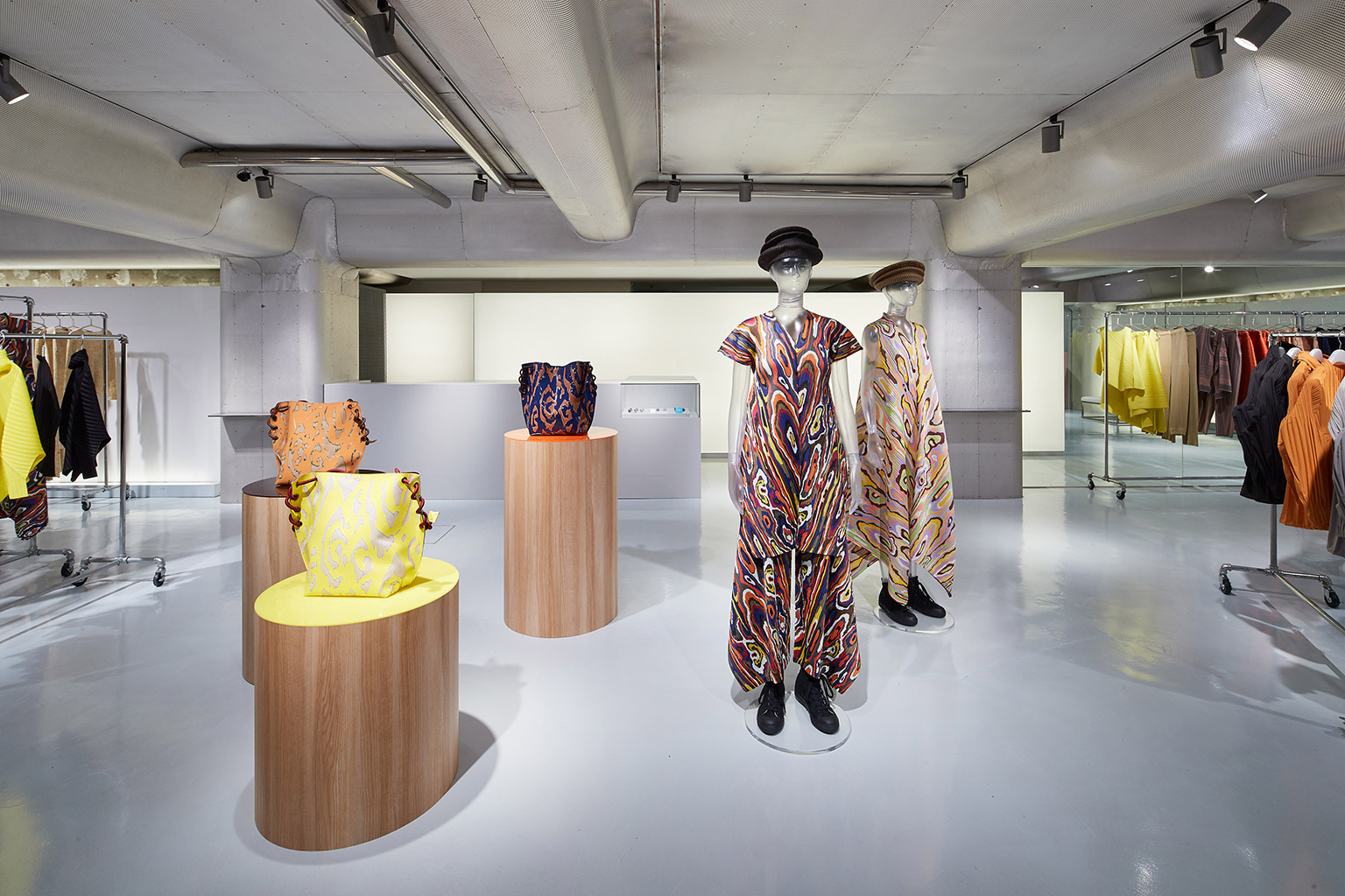 PLEATS PLEASE ISSEY MIYAKE / AOYAMA