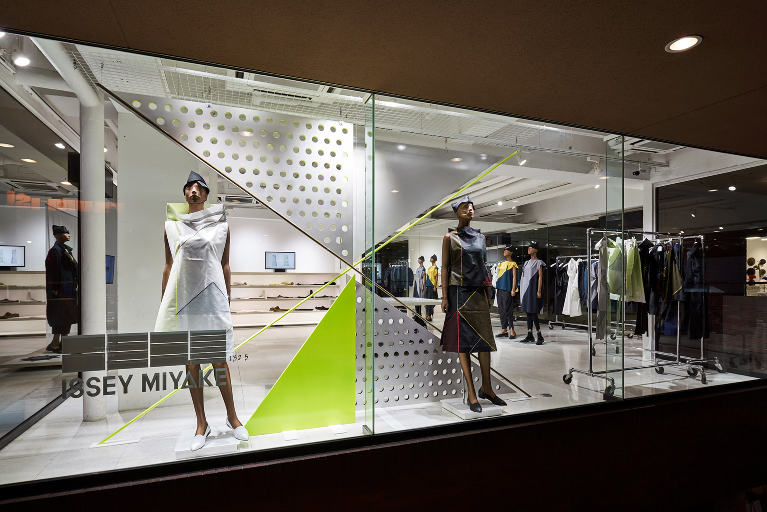 REALITY LAB. ISSEY MIYAKE