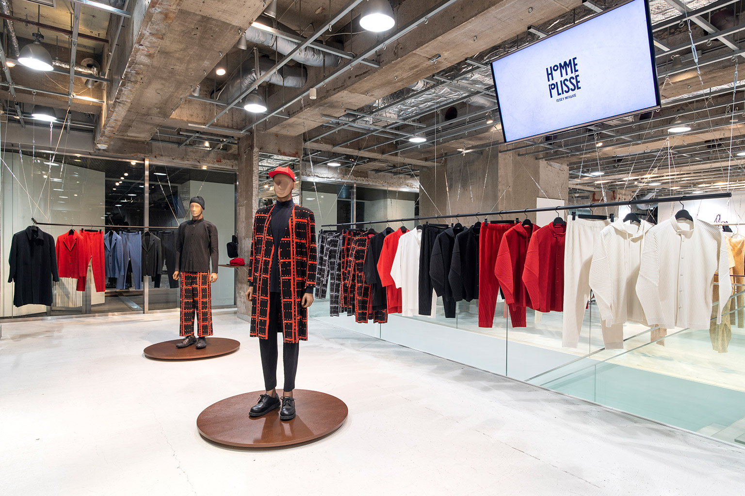 HOMME PLISSÉ ISSEY MIYAKE