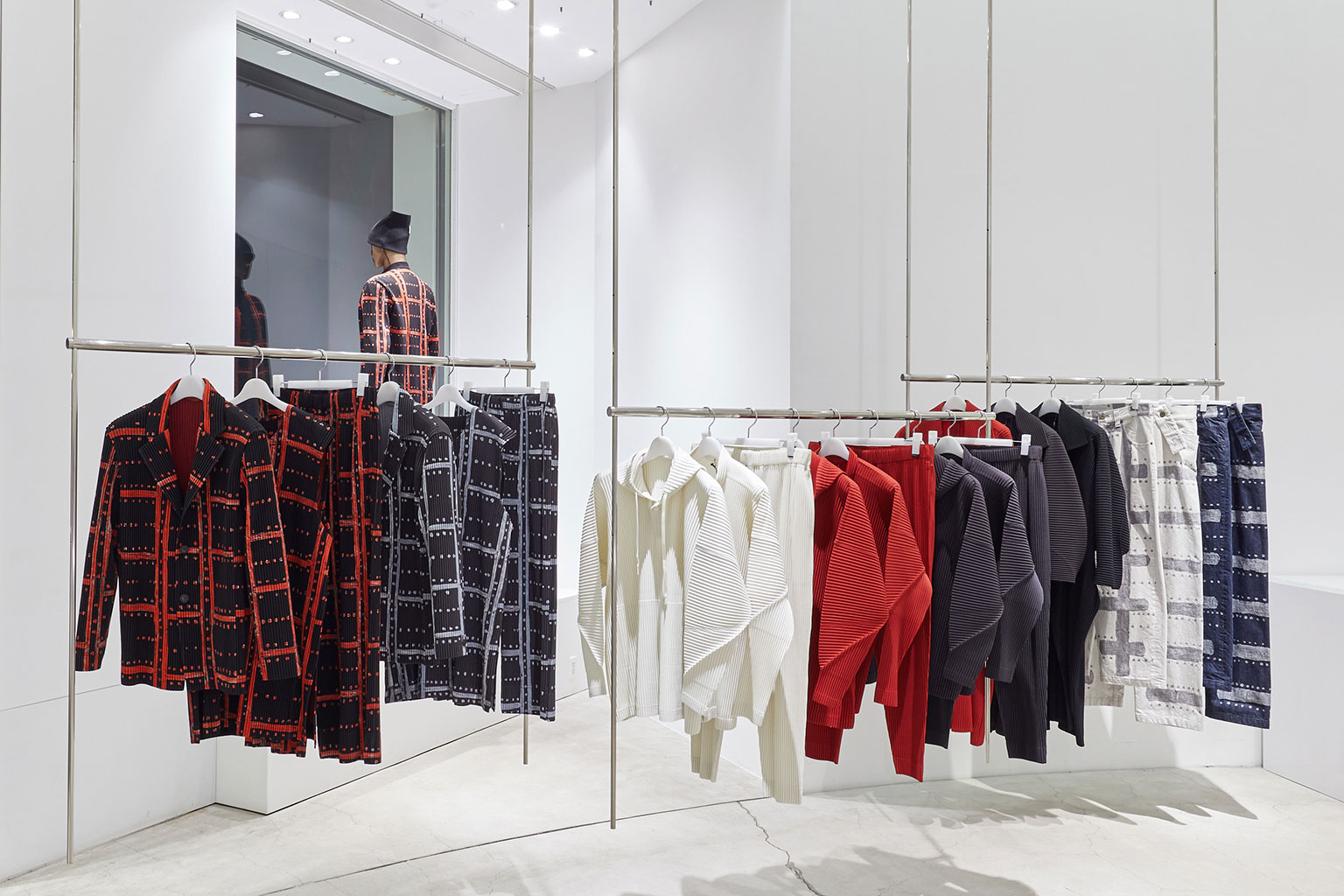 HOMME PLISSÉ ISSEY MIYAKE
