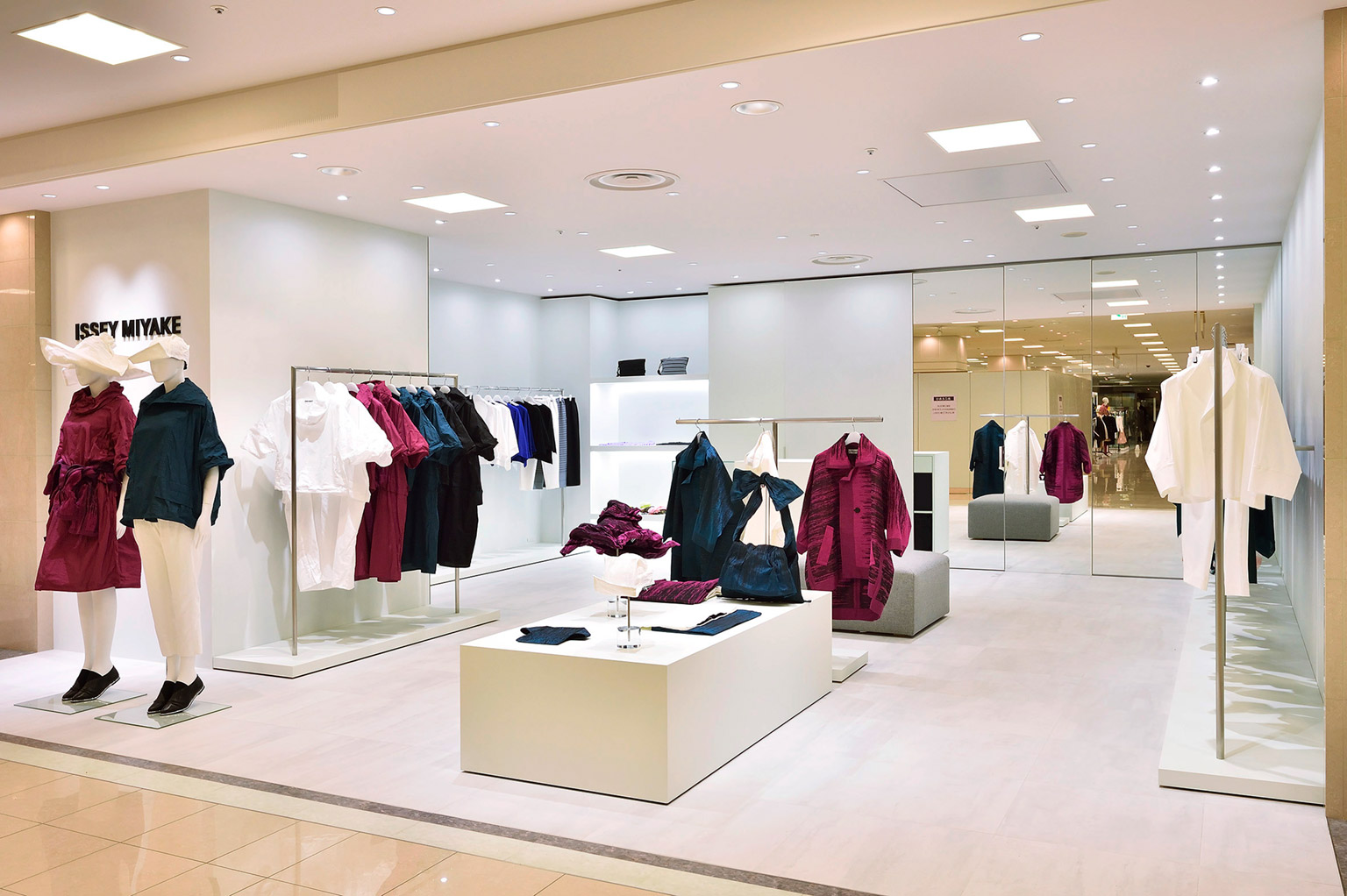 ISSEY MIYAKE DAIMARU SAPPORO