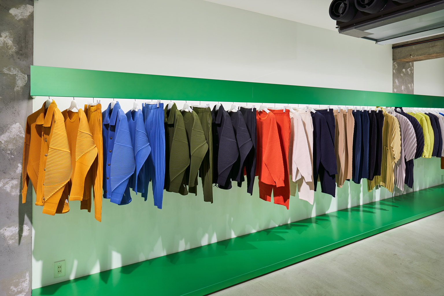 HOMME PLISSÉ ISSEY MIYAKE