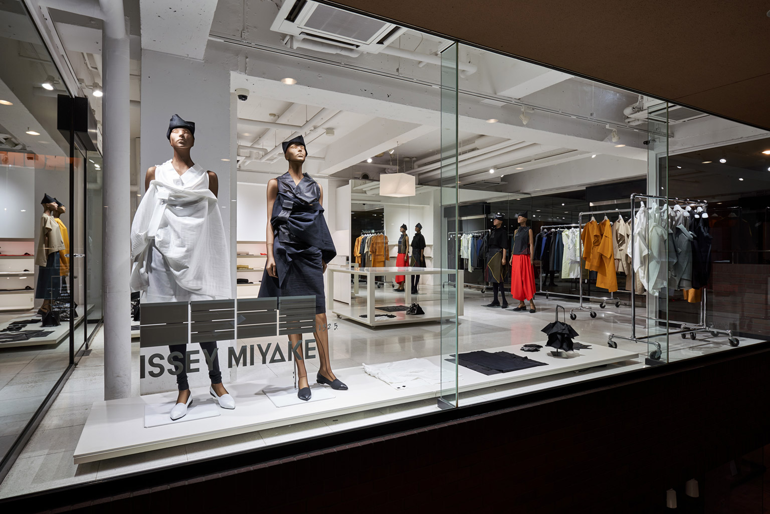 REALITY LAB. ISSEY MIYAKE