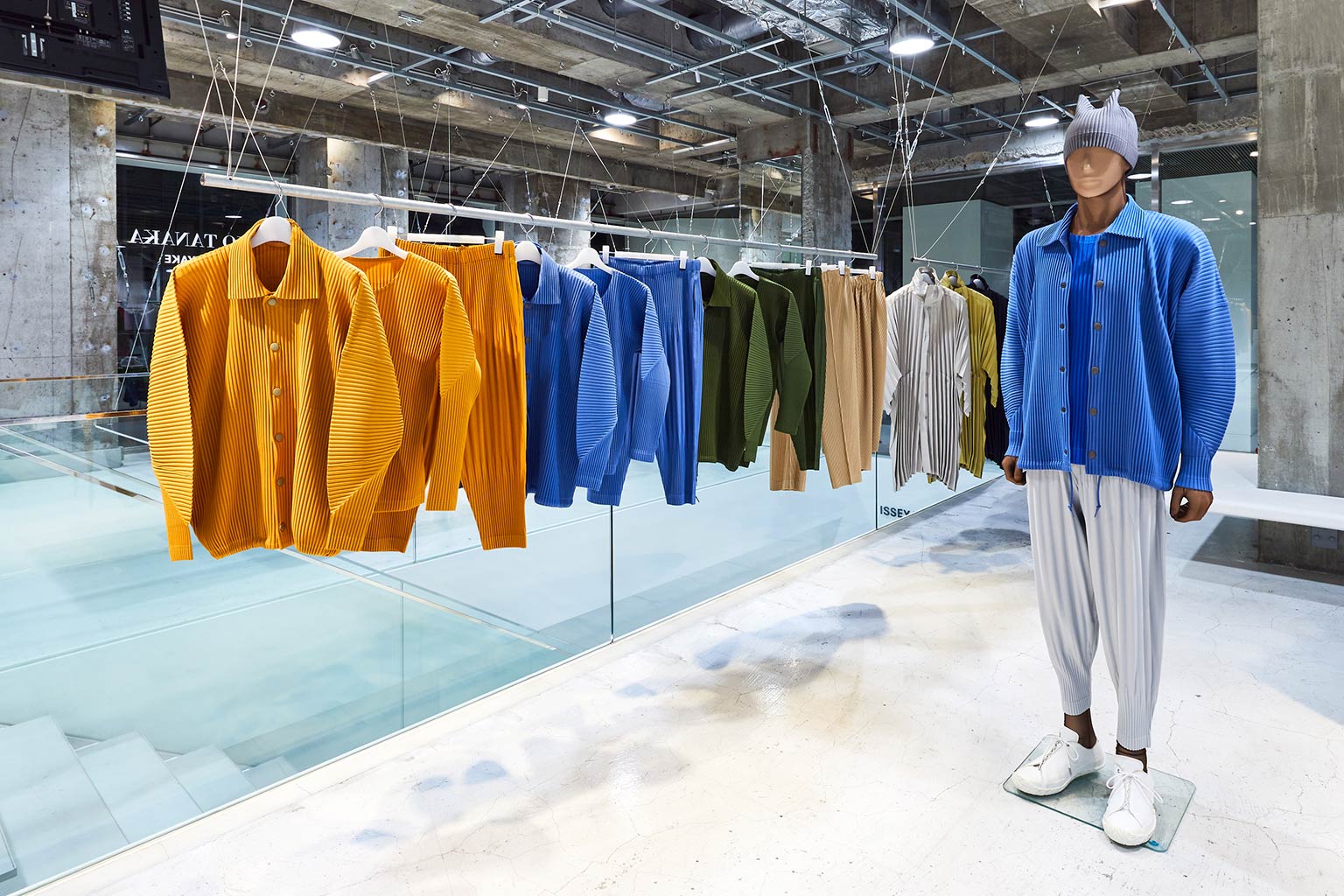 HOMME PLISSÉ ISSEY MIYAKE